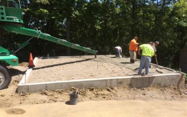 096. 20170809 filling concrete